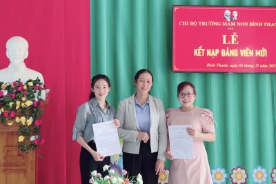 Lễ kết nạp đảng viên mới và trao Quyết định chính thức đảng viên dự bị