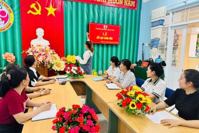 LỄ KẾT NẠP ĐẢNG VIÊN MỚI VÀ TRAO QUYẾT ĐỊNH ĐẢNG VIÊN CHÍNH THỨC